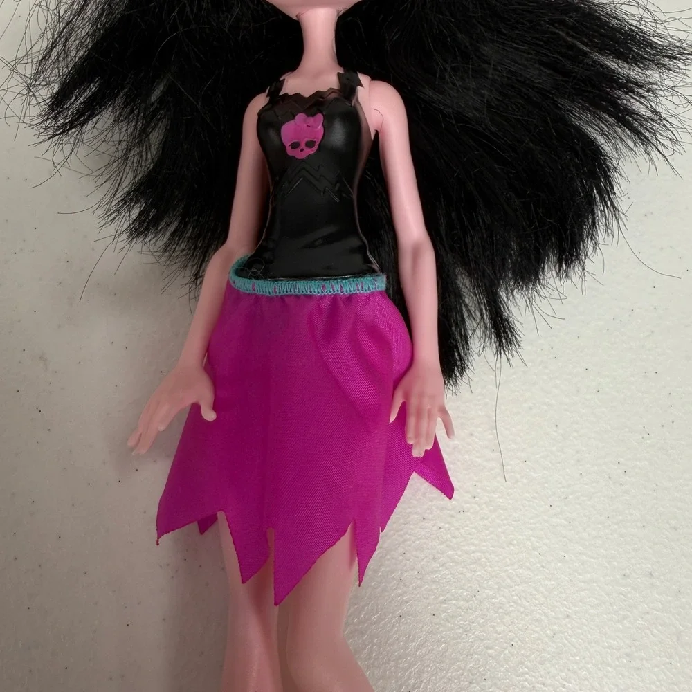 Monster High Draculaura Doll DNV67 Pink Black Vampire Bat Skirt Boots Mattel